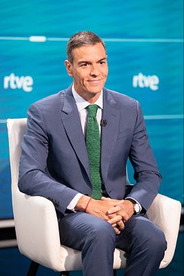 Telediario en lengua de signos - Entrevista completa a Pedro Sánchez en el Telediario 2 de TVE - Lengua de signos