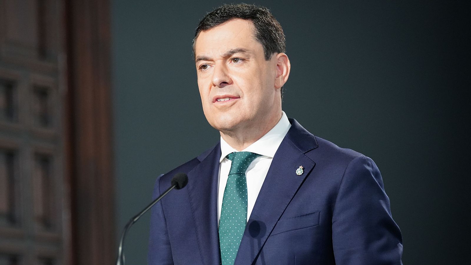 Moreno asegura que Sánchez condona la deuda autonómica para "aguantar más en el poder" Clip - Modo Digital | Ver