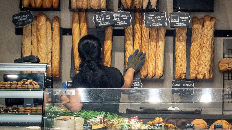 El envejecimiento de la población española lacra el mercado laboral - Telediario 1 | Ver