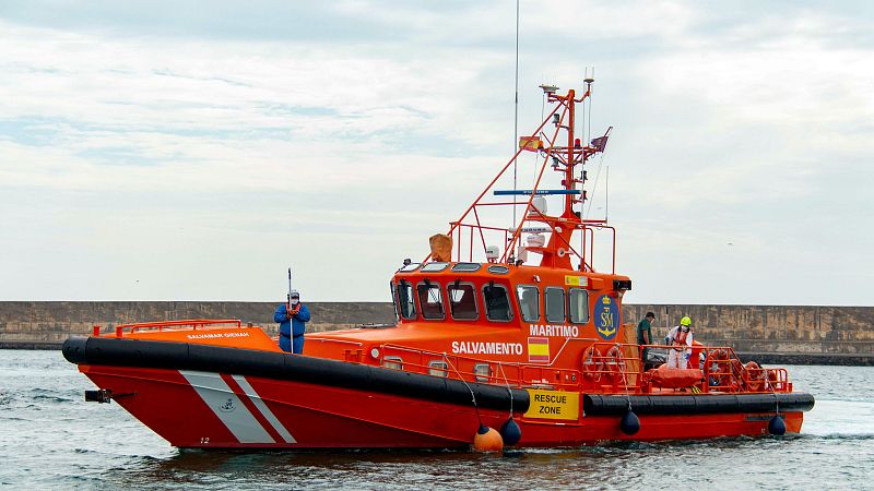 Mueren al menos siete personas tras la llegada de dos pateras a Almería - La tarde en 24h | Ver