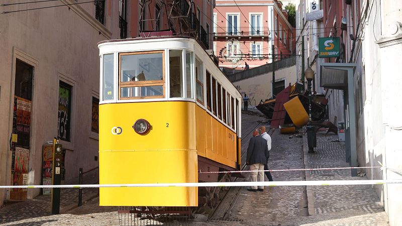 Lisboa investiga si el accidente del funicular con 17 muertos se produjo por la ruptura de un cable