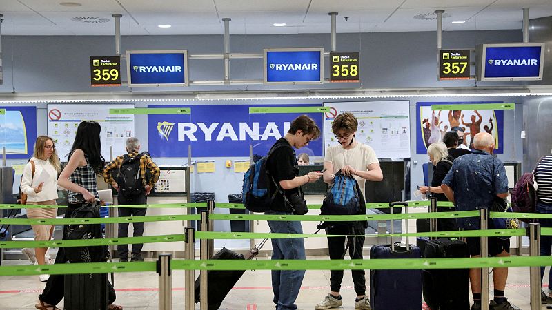 Continúa la polémica por la reducción de plazas de Ryanair