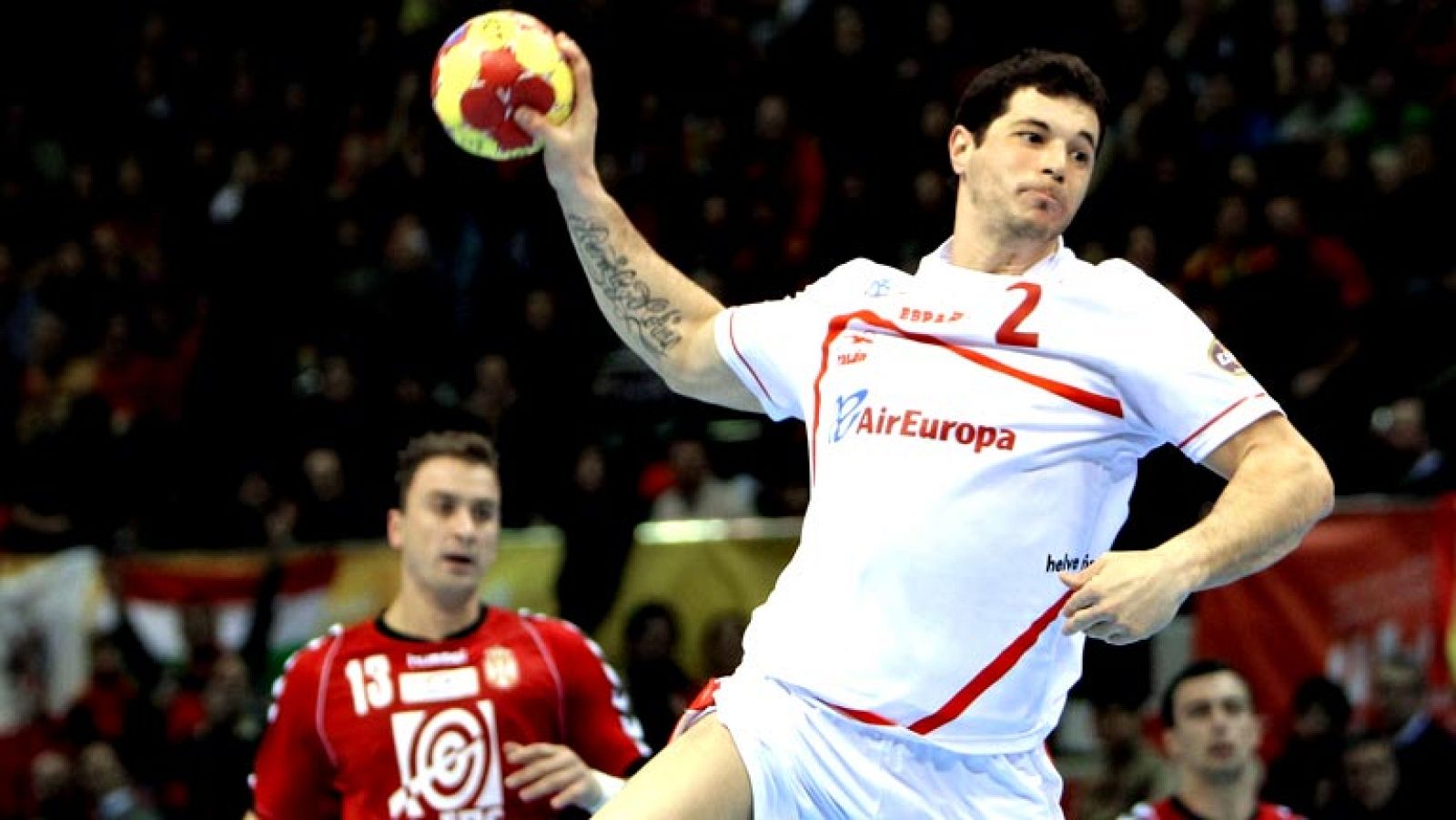 La selección española de balonmano se clasificó con brillantez y  más facilidad de la esperada para los cuartos de final del Mundial de  España después de derrotar este lunes con contundencia por 20-31 a  Serbia, en un partido que decidió en una gran