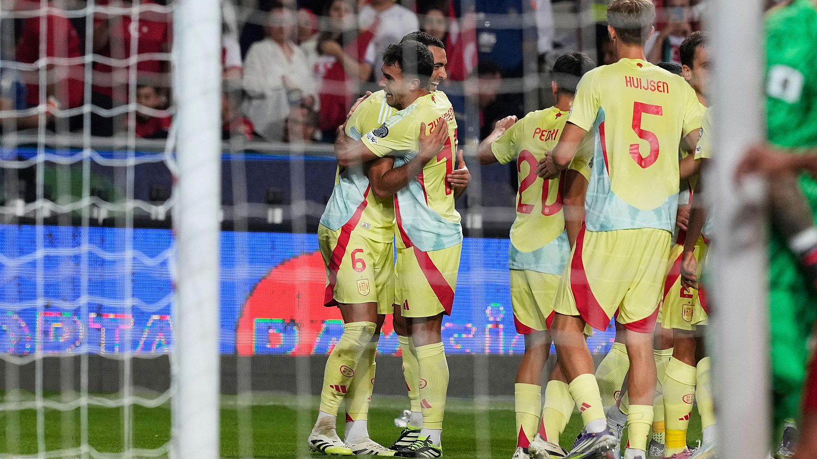 Mikel Merino marca el tercer gol de España contra Turquía | Ver