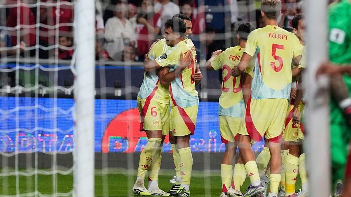 Fútbol - Mikel "goleador" Merino marca el tercero contra Turquía al final de la primera parte