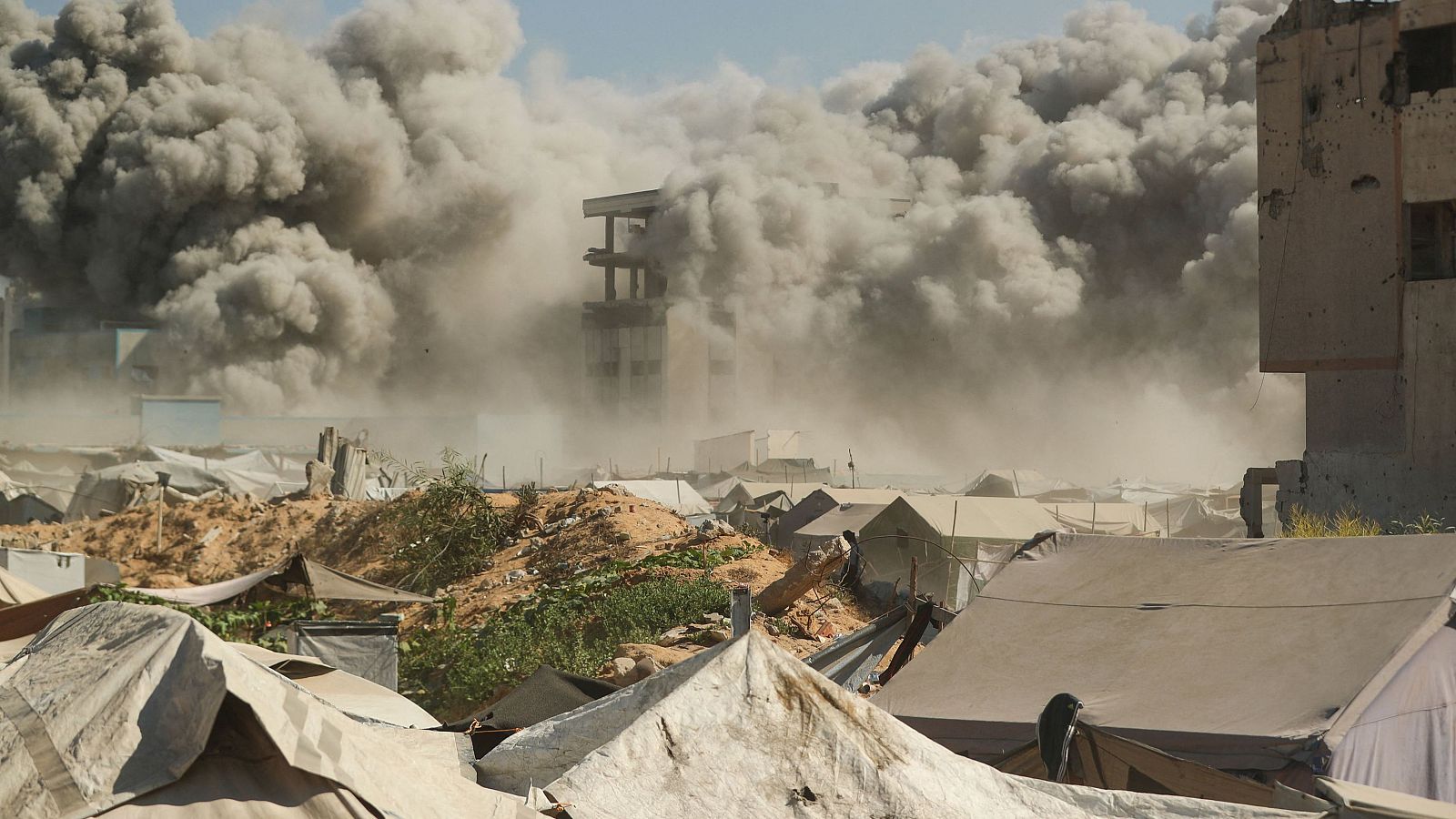 Israel intensifica sus bombardeos en Gaza con más de 64.000 muertos | Ver