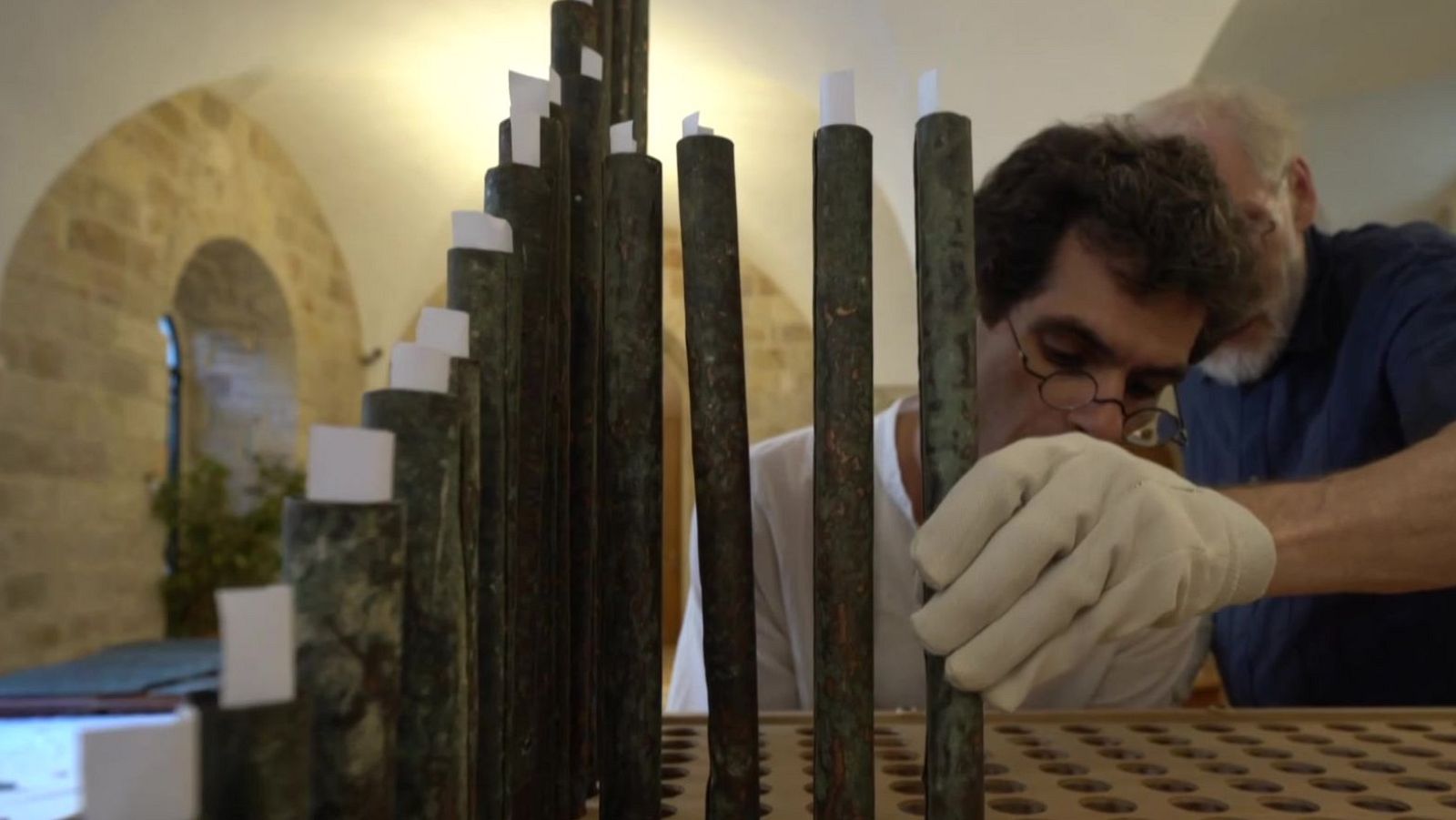 Un órgano medieval recuperado en Jerusalén vuelve a sonar tras pasar ocho siglos enterrado - Telediario 1 | Ver