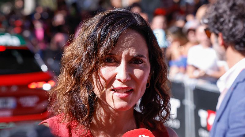 Ayuso pide no "jalear" las protestas propalestinas en la Vuelta y da su apoyo a los ciclistas
