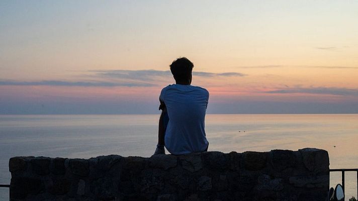 Telediario Fin de Semana - El negocio de la soledad no deseada: de viajes en grupo a amigos por horas