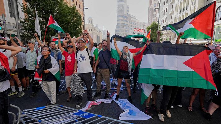 Telediario Fin de Semana - Las protestas propalestinas paran La Vuelta en Madrid