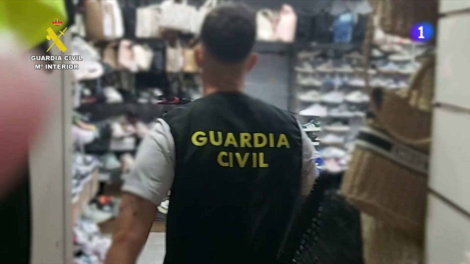 Confisquen 139.000 falsificacions del top manta aquest estiu