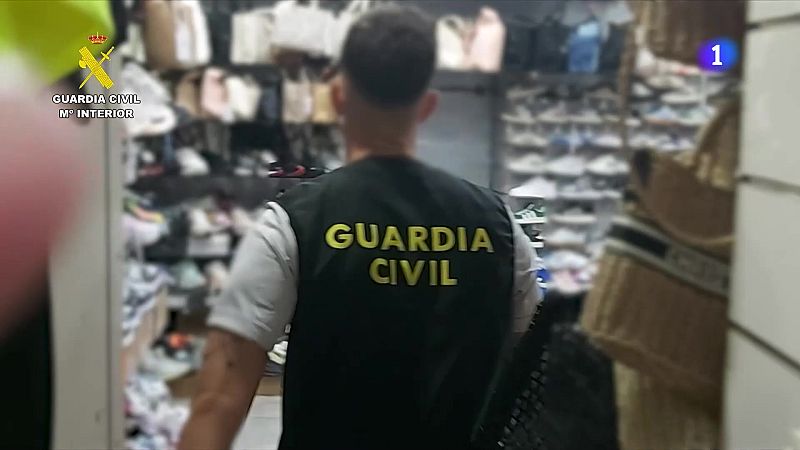 Confisquen 139.000 falsificacions del top manta aquest estiu