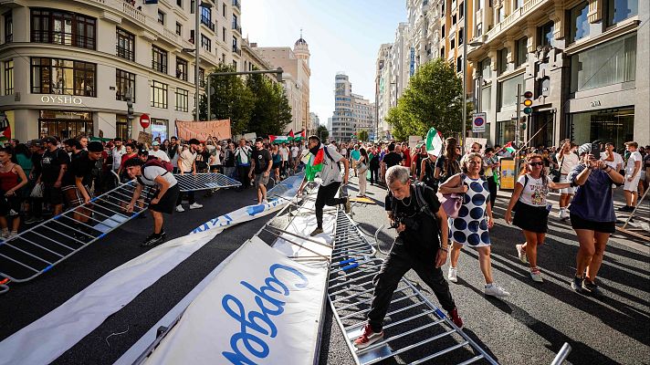 Telediario 1 - Así fueron los cortes de las calles en Madrid que suspendieron el final de la Vuelta ciclista