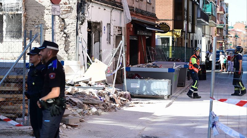 Localizan el cuerpo sin vida de una segunda persona en la explosión de Vallecas - Telediario 2 | Ver