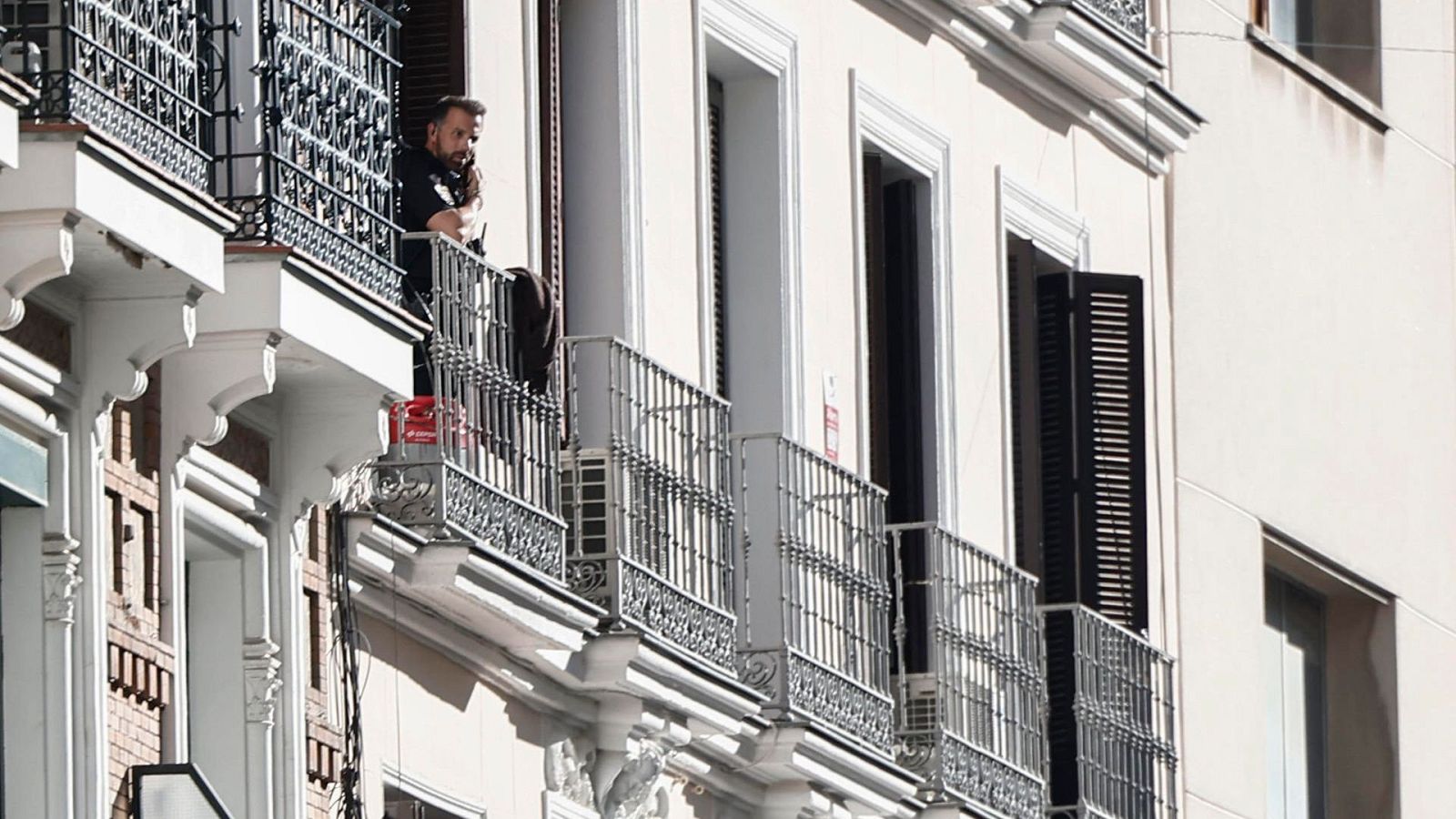 Atrincherado con bombona de butano en Gran Vía | Ver