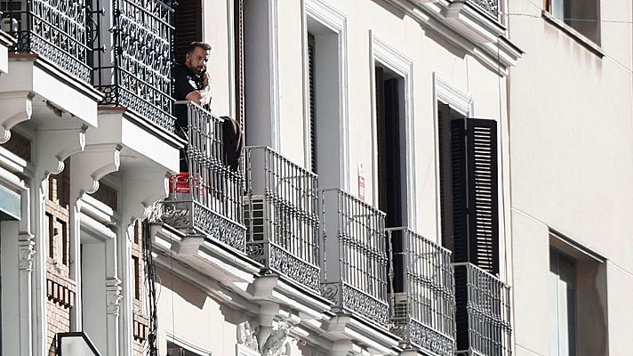  - Atrincherado con bombona de butano en Gran Vía
