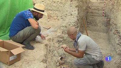 Exhumaci�n de dos cuerpos en la fosa en Mesegar de Tajo (Toledo) | Ver ahora