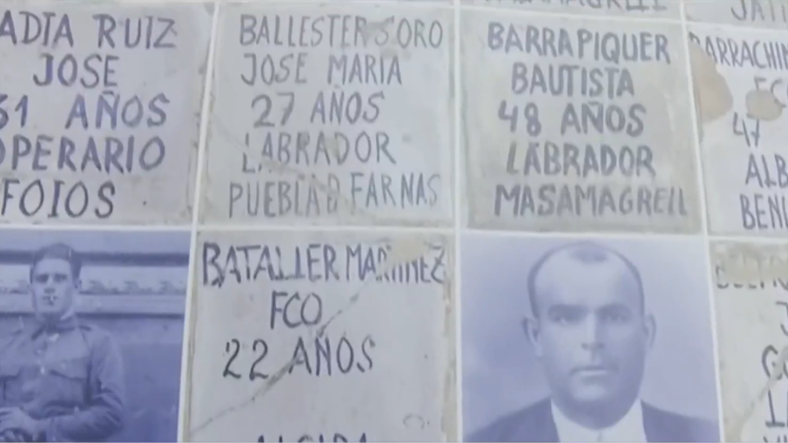 Entrega de restos en la fosa 126 del cementerio de Paterna (Valencia) | Ver ahora