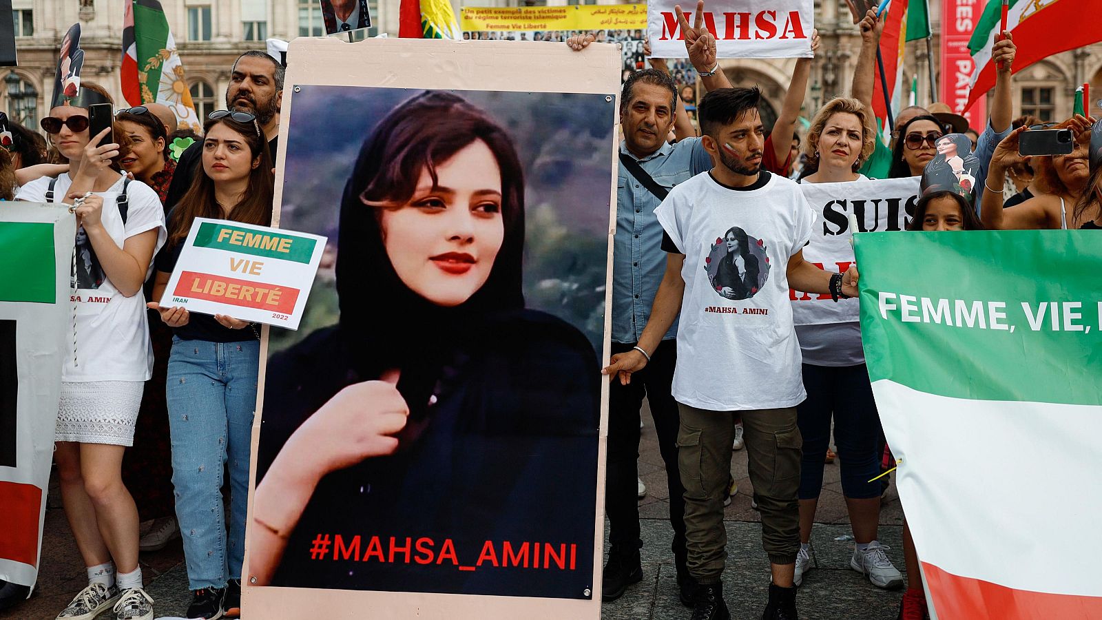 Tercer aniversario del asesinato de la joven kurda Mahsa Amini - La tarde en 24h | Ver