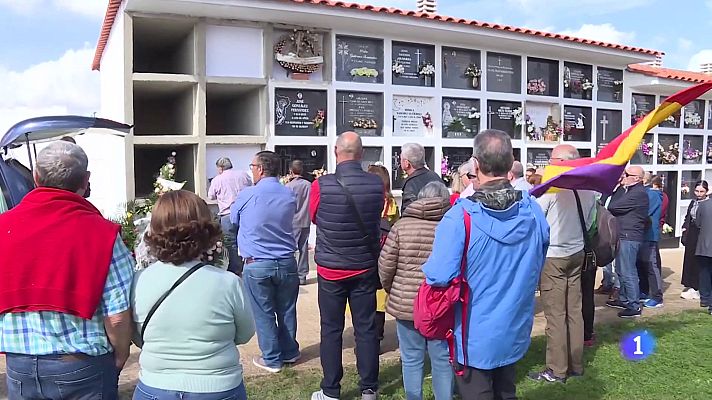 Noticias de Extremadura - Reinhumación de víctimas del franquismo en Villanueva de la Serena (Badajoz)