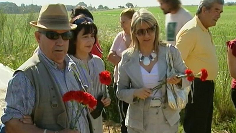 Exhumacin de la fosa en la finca La Parrilla (Santa Amalia, Badajoz) | Ver ahora