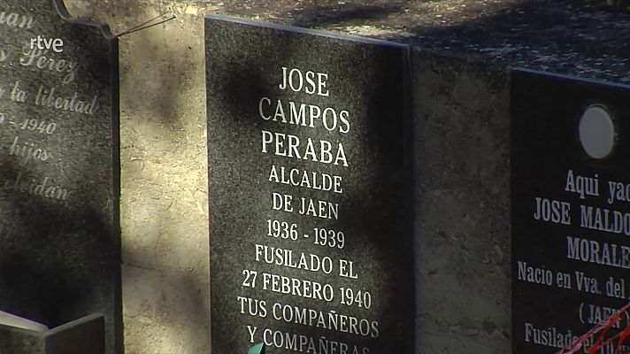 Telediario 1 - Exhumación de la fosa 702 del cementerio de San Eufrasio (Jaén)