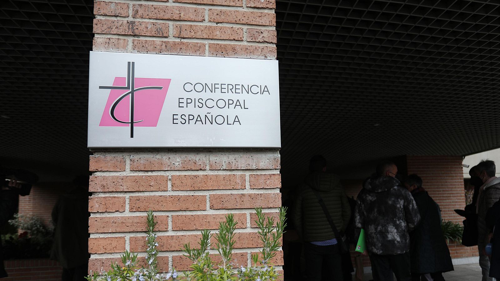 La Iglesia indemniza a 39 víctimas de abusos sexuales prescritos - Informativo 24h | Ver