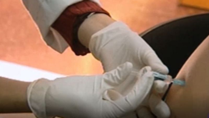 La enfermera antivacunas que podría enfrentarse a 17 años de cárcel - Directo al grano | Ver