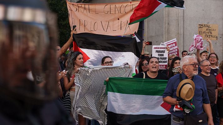 Telediario 2 - España muestra su apoyo público a Palestina en aulas y estadios