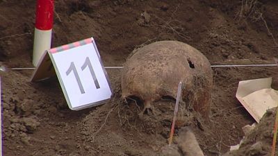 Trabajos en la fosa de San Vicente de Fervenzas (Aranga, A Coru�a) | Ver ahora