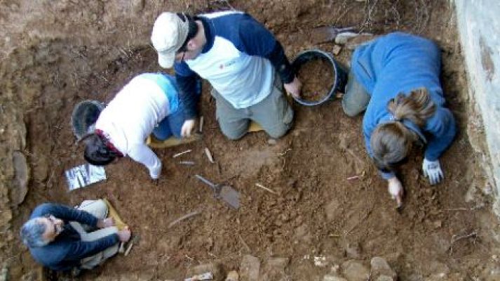 Noticias de Castilla y León - Exhumación de una fosa en Quintanilla de Combarros (Brazuelo, León)