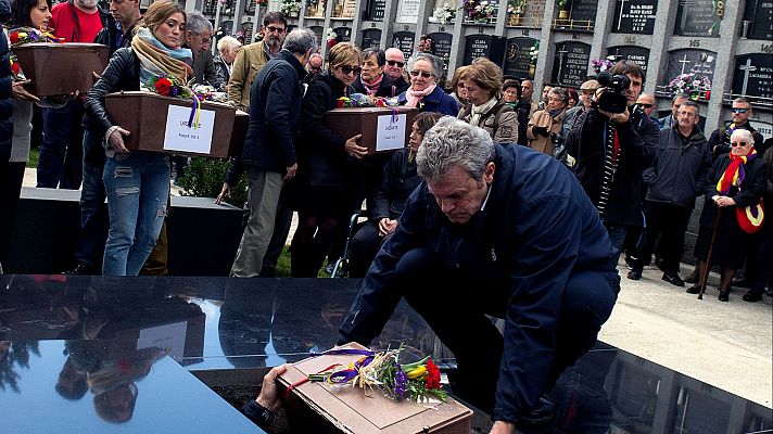 Telenavarra - Reinhumación de los restos exhumados de la fosa de Urzante (Cascante, Navarra)