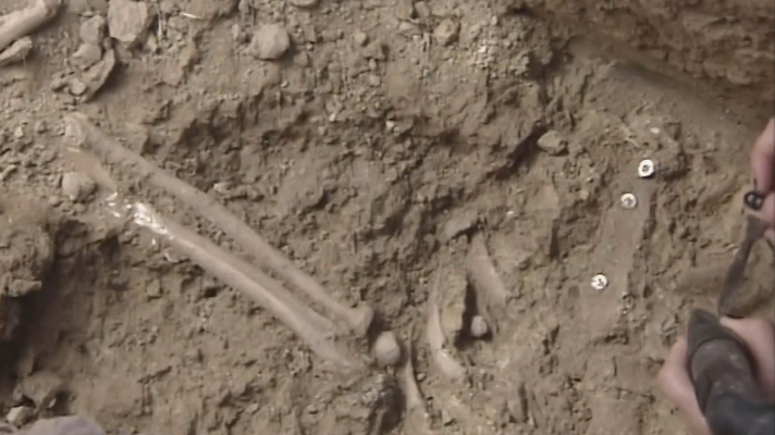 Noticias Aragón - Exhumación de doce asesinados en 1936 en una fosa común de Agüero, Huesca