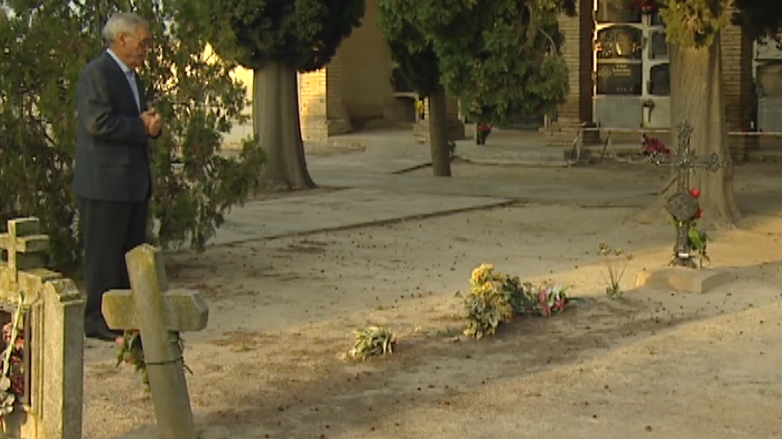 Fosa sin exhumar en el cementerio de Movera (Zaragoza) | Ver ahora
