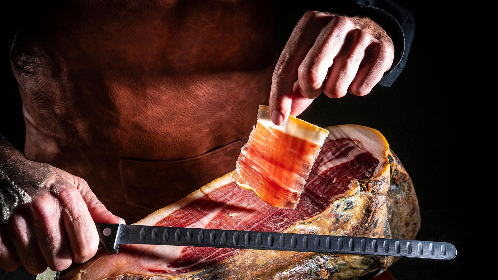 La 'guerra' por la pureza del ibérico desata la polémica entre las D.O. españolas - Telediario 1 | Ver