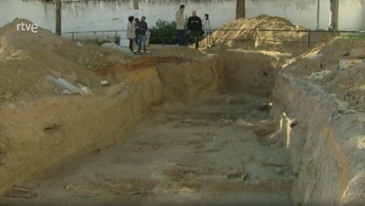 Trabajos en la fosa comn del cementerio de Camas II (Sevilla) | Ver ahora
