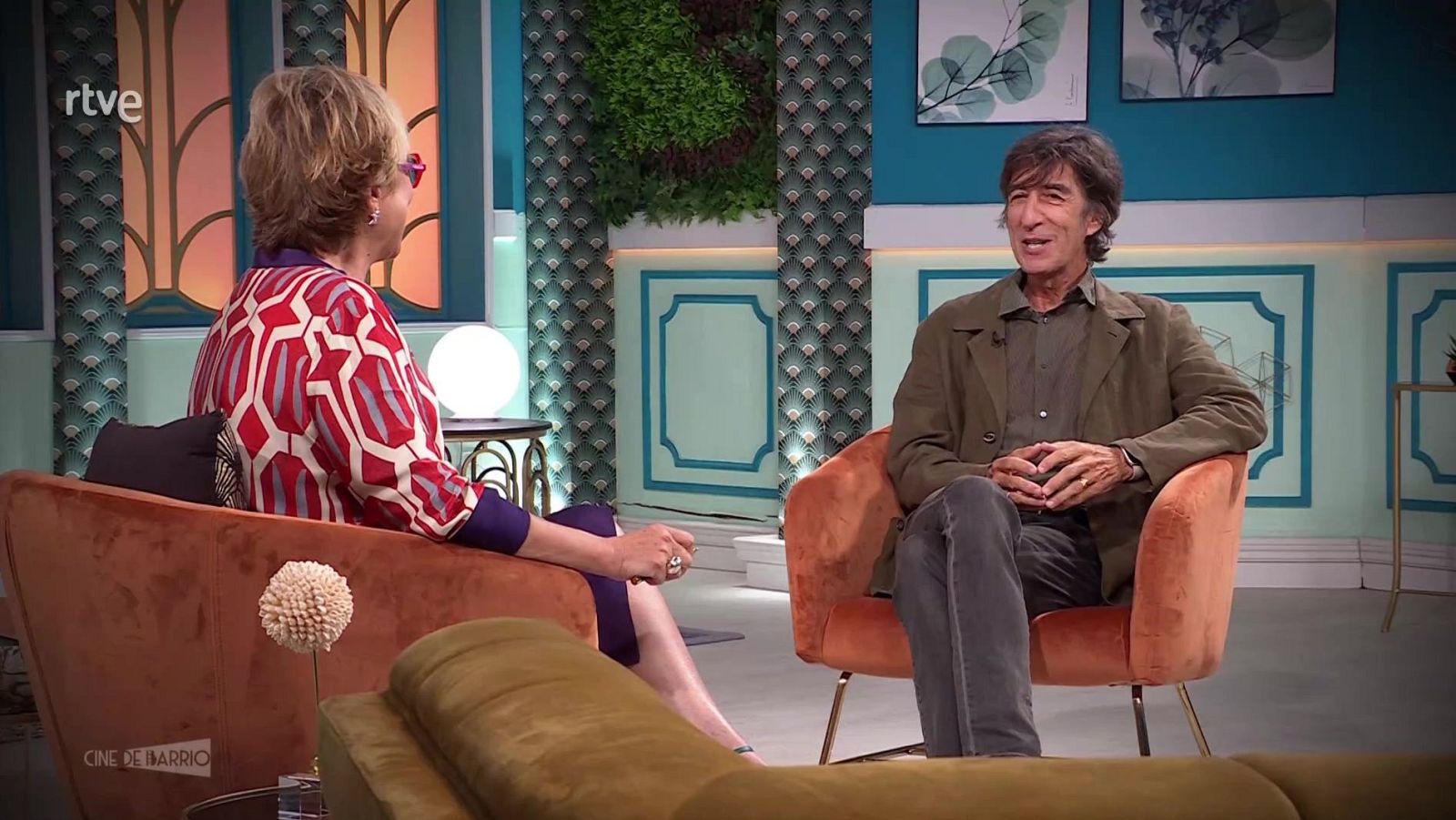 Cine de barrio - Presentación: En un mundo nuevo - Cine de barrio | Ver