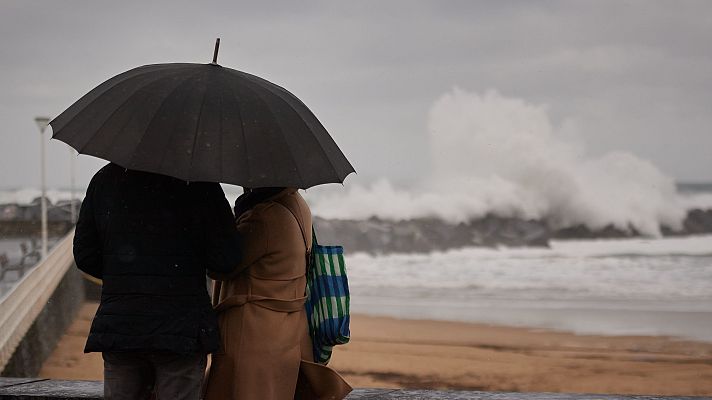 Telediario Matinal - Chubascos fuertes en el extremo norte peninsular y un descenso en los termómetros este lunes