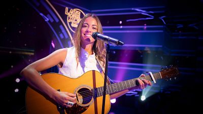 Sofía Ellar se marca un medley de sus grandes éxitos