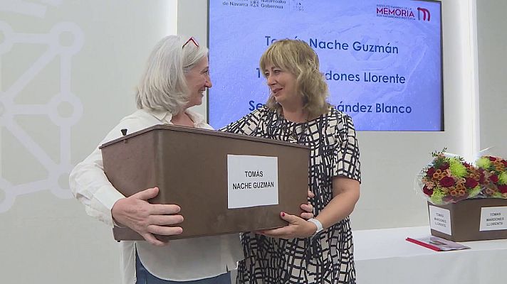 Telenavarra - Entrega de restos exhumados de la fosa de Berriozar (Navarra)