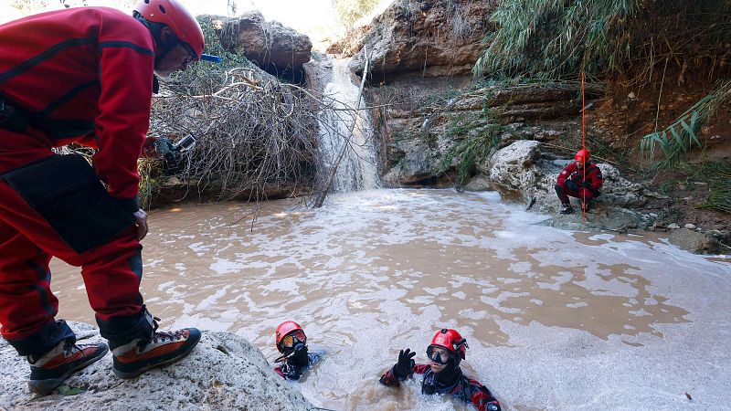 Búsqueda de desaparecidos por lluvias en Barcelona - Informativo 24h | Ver