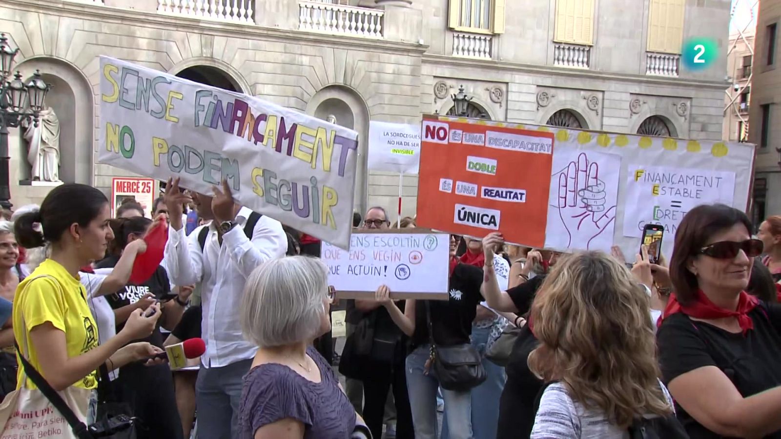 APSOCECAT se plantea echar el cierre - En lengua de signos | Ver