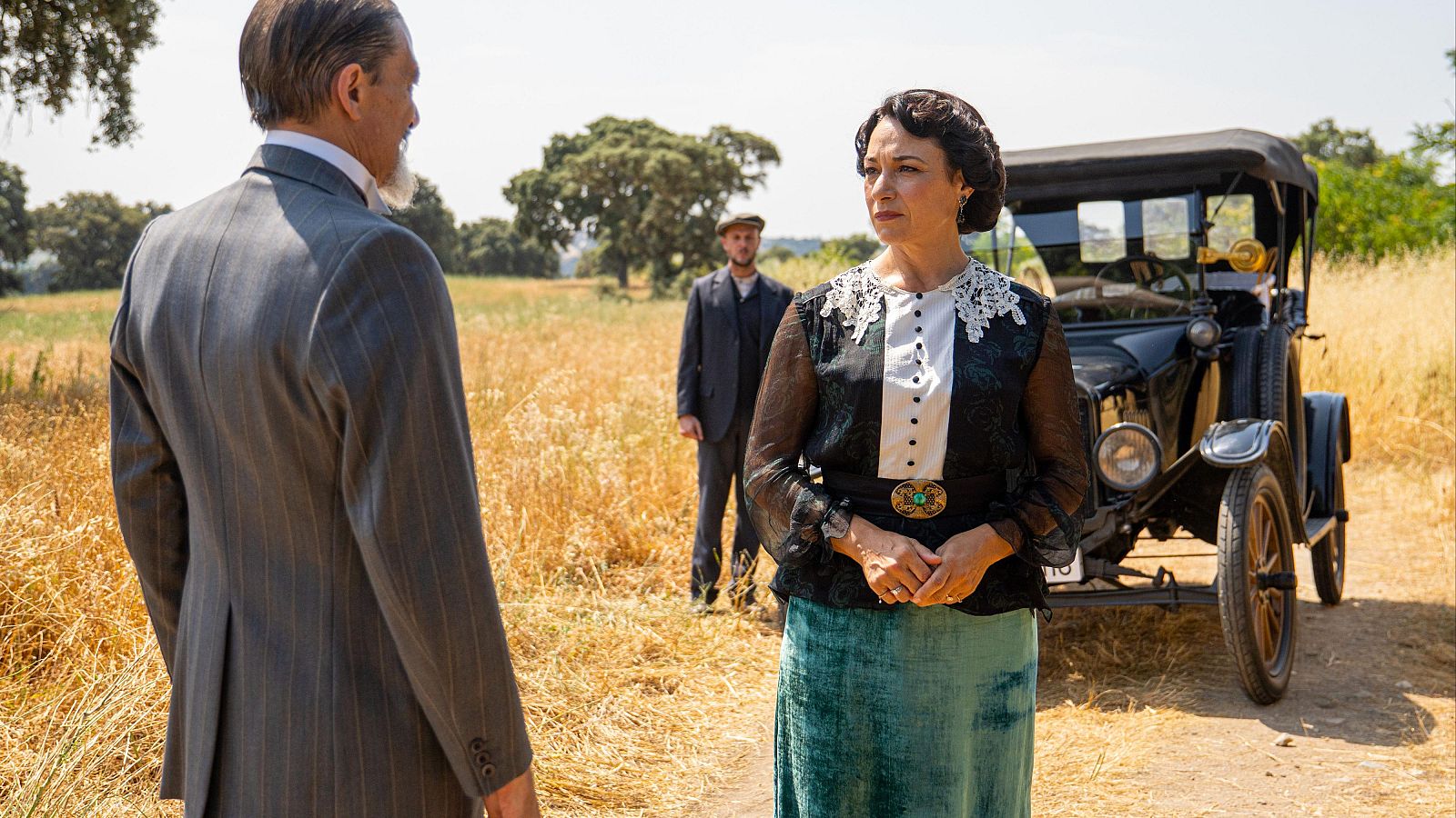 La Promesa - Leocadia está detrás de la marcha de Catalina - La promesa | Ver