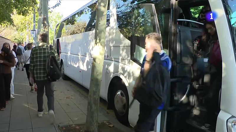 Resignació entre els viatgers pel tall de l'R2 Sud entre Sitges i Gavà