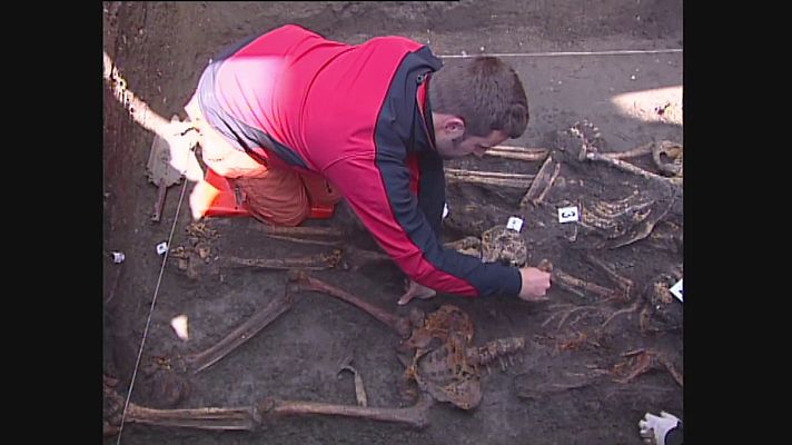 Modo Digital - Exhumación de cadáveres en el cementerio de Altable (Burgos)