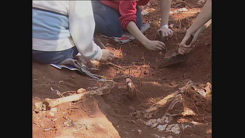 Trabajos en la fosa del sendero en Espinosa de Cervera (Burgos) | Ver ahora