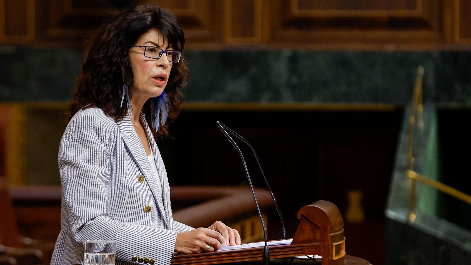 Redondo insiste en que las pulseras "protegen a las mujeres" - Informativo 24h | Ver