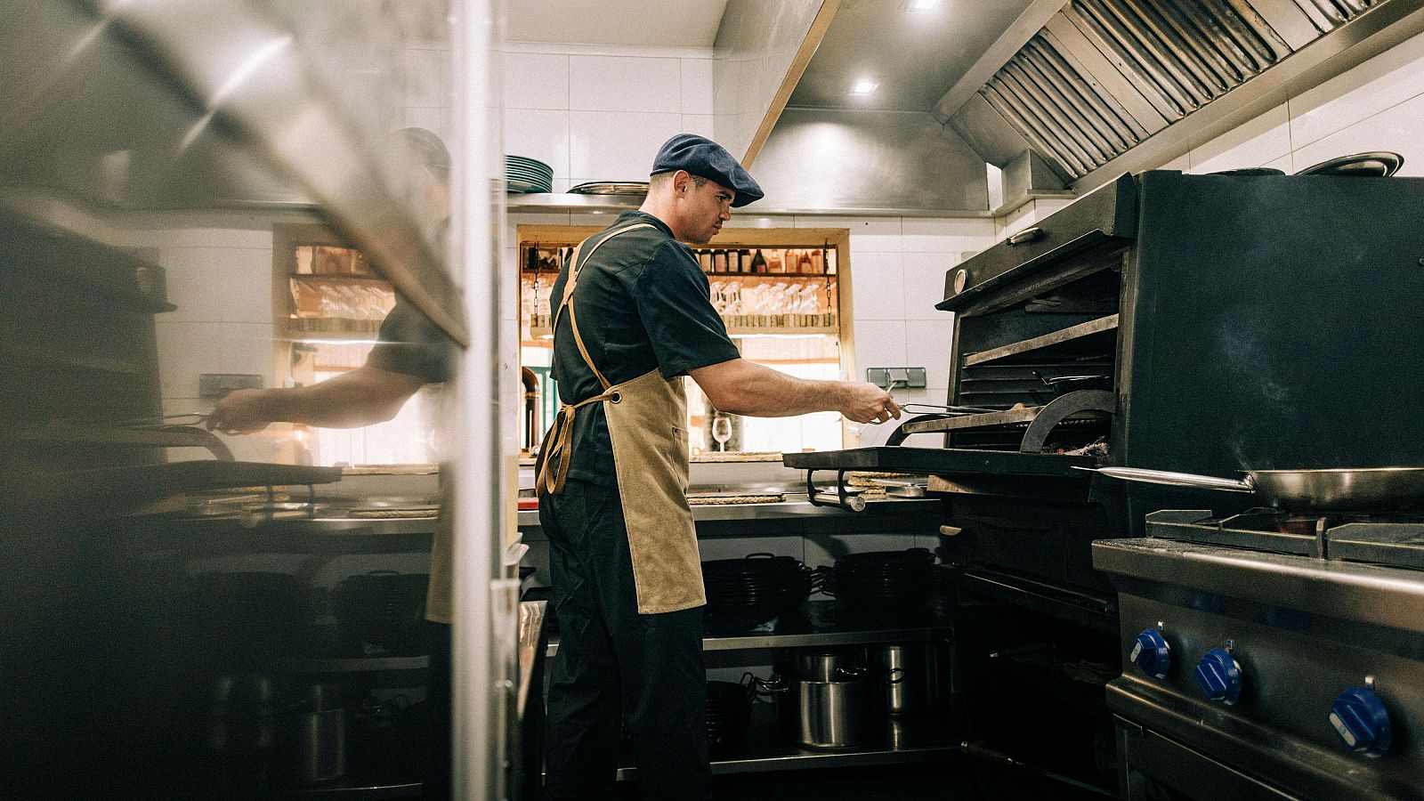 Las empresas familiares españolas luchan para sobrevivir - Telediario 1 | Ver