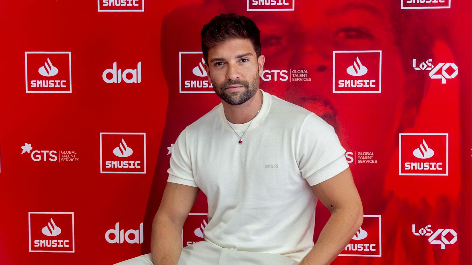Pablo Alborán vuelve con su nuevo disco 'KM0' - Telediario 1 | Ver