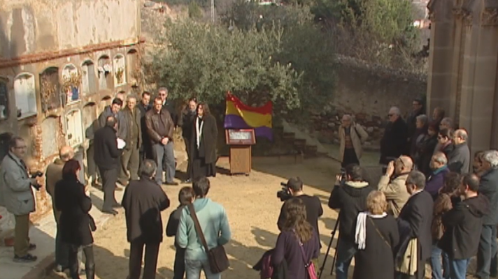L'Informatiu - Dignificada la fosa del cementerio de la Doma (La Garriga, Barcelona)